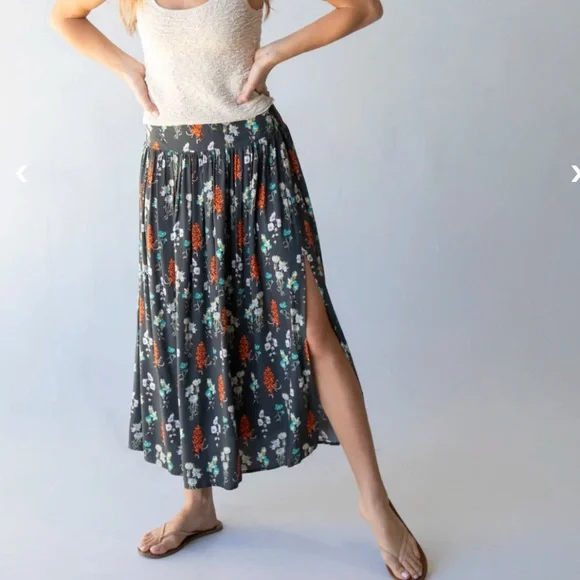 Addie Midi Skirt - Charcoal Bouquet - Picture 2 of 4